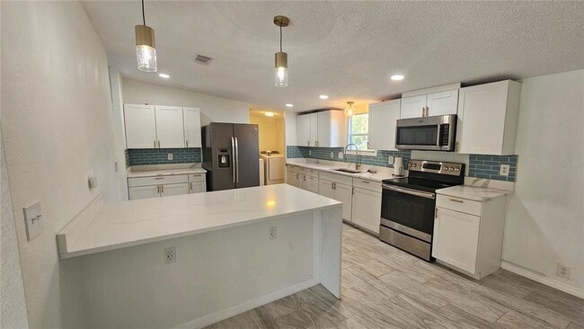 12208 Glen Hill Dr in Riverview, FL - Building Photo - Building Photo