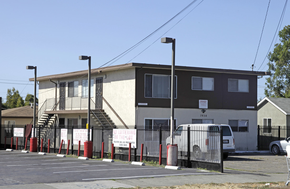 1930 90th Ave in Oakland, CA - Building Photo