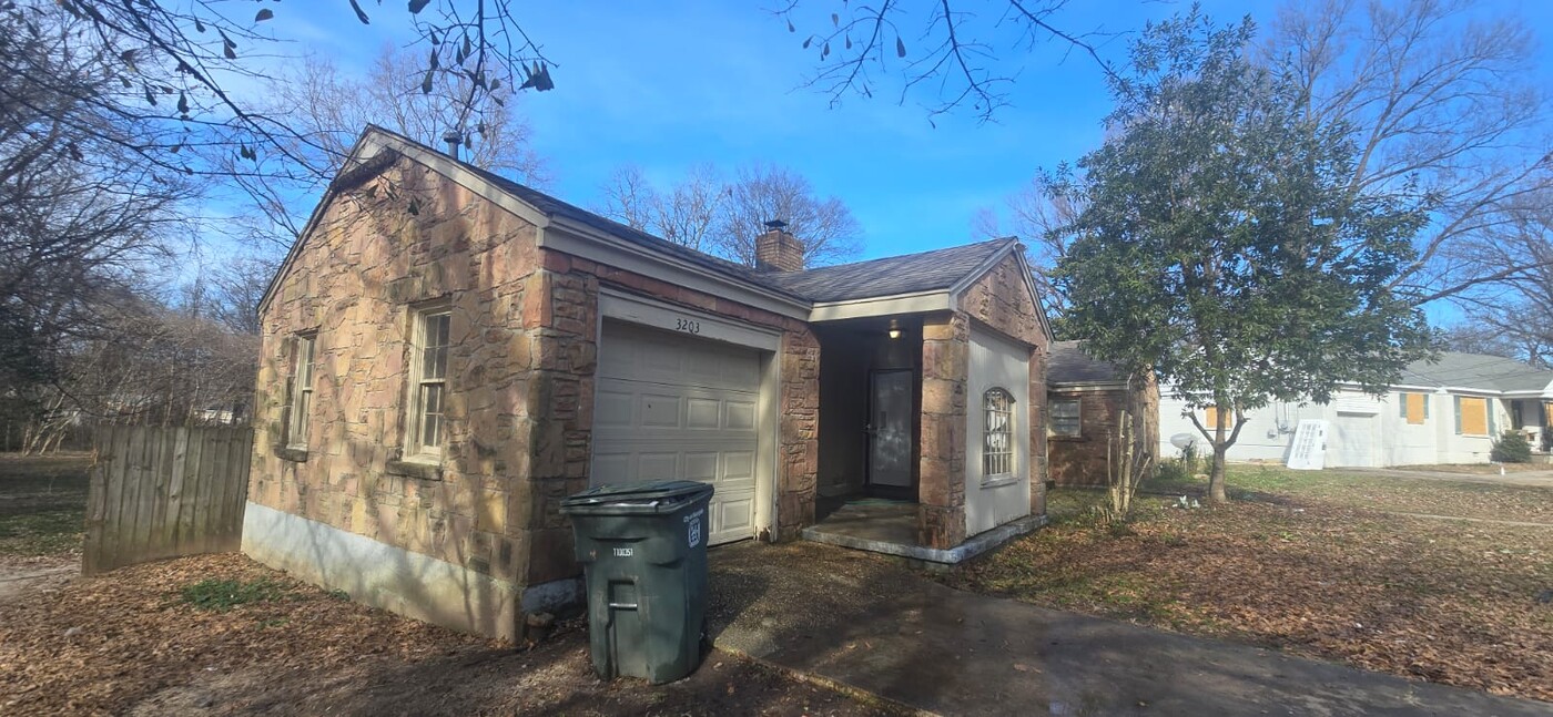 3203 W Shirley Cir in Memphis, TN - Building Photo