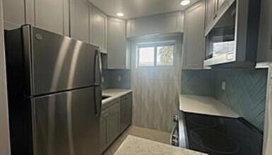 2170 NE 51st Ct, Unit A30 in Fort Lauderdale, FL - Foto de edificio - Building Photo