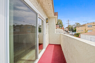 824 Maple St in Ocean Park neighborhood in in Santa Monica, CA - Building Photo - Building Photo