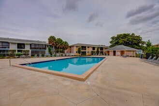 9715 Hammocks Blvd in Miami, FL - Building Photo - Building Photo