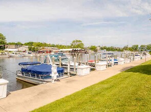 428 Island Pointe Dr in St. Joseph, MI - Building Photo - Building Photo