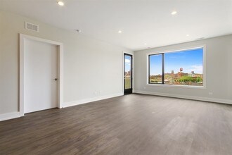 2111 S Halsted St-Unit -301 in Chicago, IL - Building Photo - Building Photo