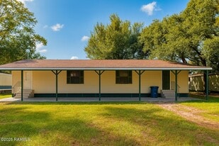 104 Blanche St in Scott, LA - Building Photo