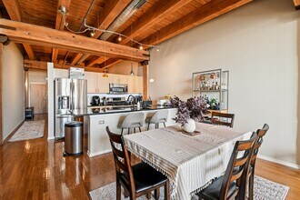 333 S Desplaines St, Unit 512 in Chicago, IL - Foto de edificio - Building Photo