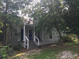 Lakeview Drive Cottage in Auburn, AL - Building Photo