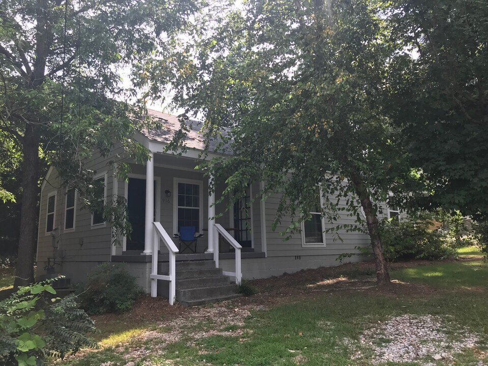 Lakeview Drive Cottage in Auburn, AL - Building Photo