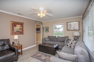 1001 57th Ave N in St. Petersburg, FL - Foto de edificio - Building Photo