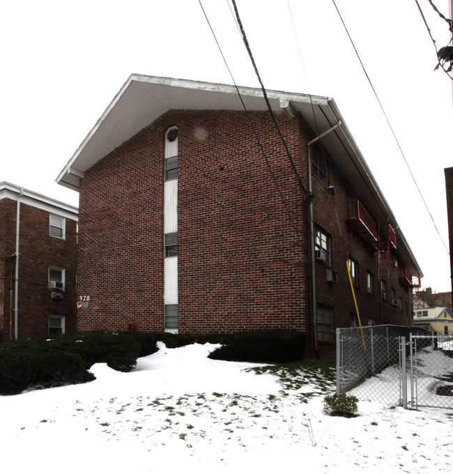 528 Morris Ave in Elizabeth, NJ - Foto de edificio - Building Photo