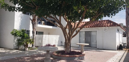 16141 Malaga Ln in Huntington Beach, CA - Building Photo - Building Photo