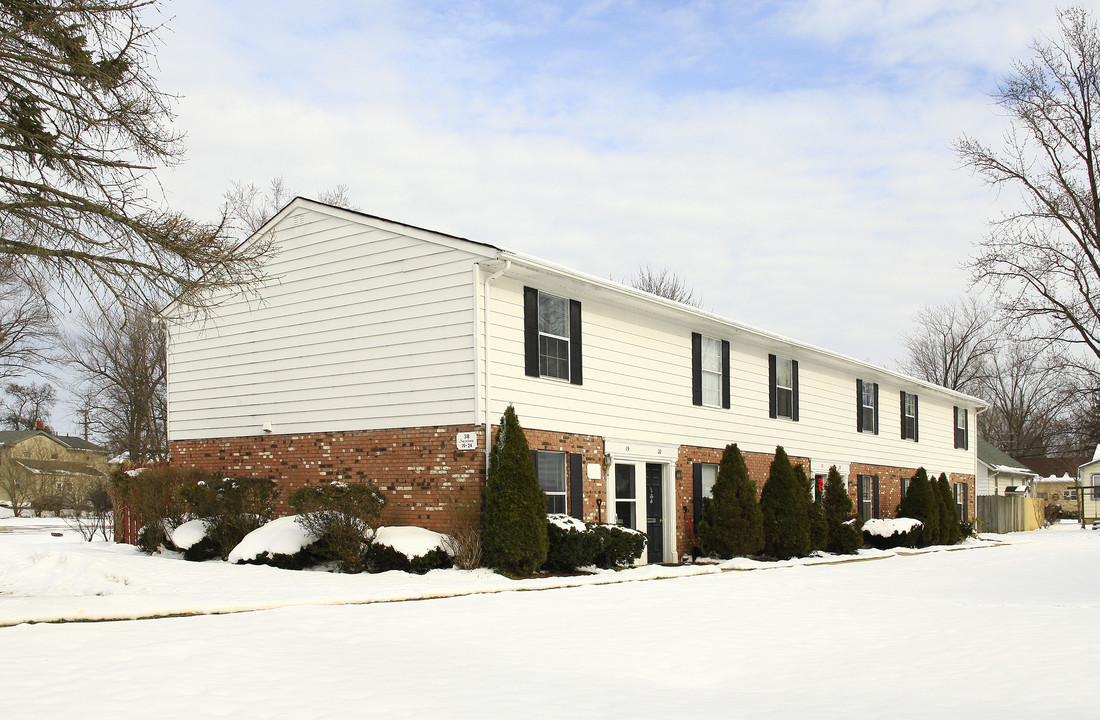 Village Green Townhouse Apartments in Madison, OH - Building Photo