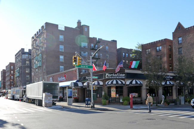 110-48-111-72 Queens Blvd in Forest Hills, NY - Foto de edificio - Building Photo