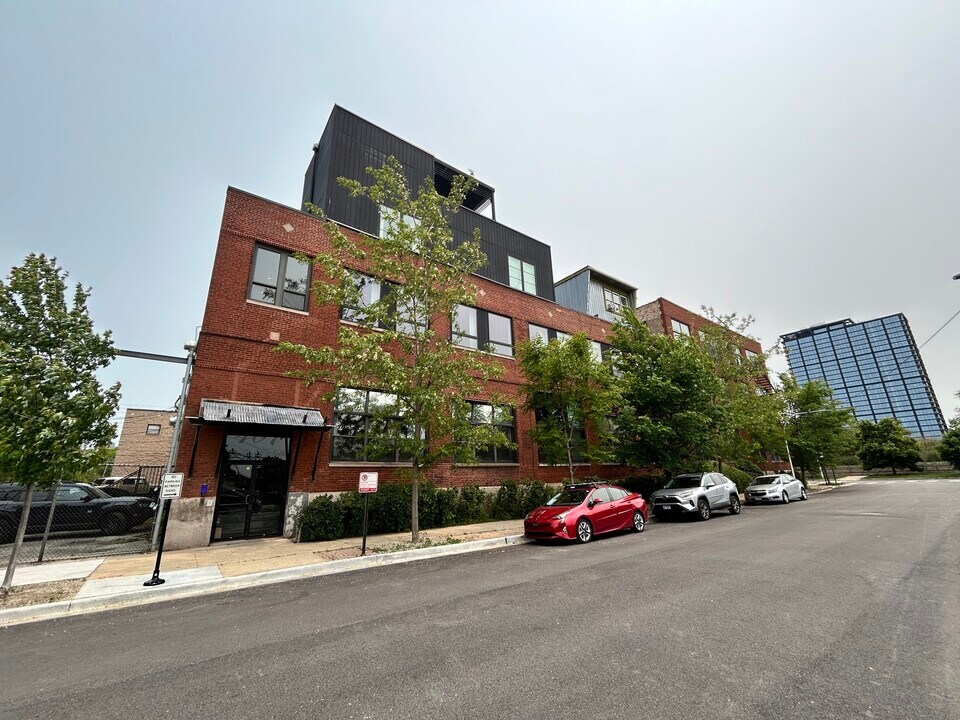 407 N Elizabeth St in Chicago, IL - Building Photo