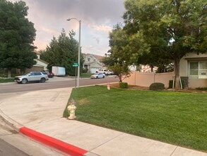 102 Elderberry Ct in Tehachapi, CA - Foto de edificio - Building Photo