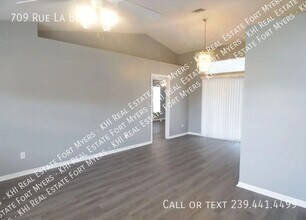 709 Rue Labeau Cir in Ft. Myers, FL - Foto de edificio - Building Photo