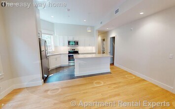 56 John F. Kennedy St in Cambridge, MA - Foto de edificio - Building Photo