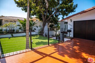 8351 Zitola Terrace in Los Angeles, CA - Building Photo - Building Photo
