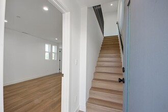 1636 S Longwood Ave in Los Angeles, CA - Foto de edificio - Building Photo