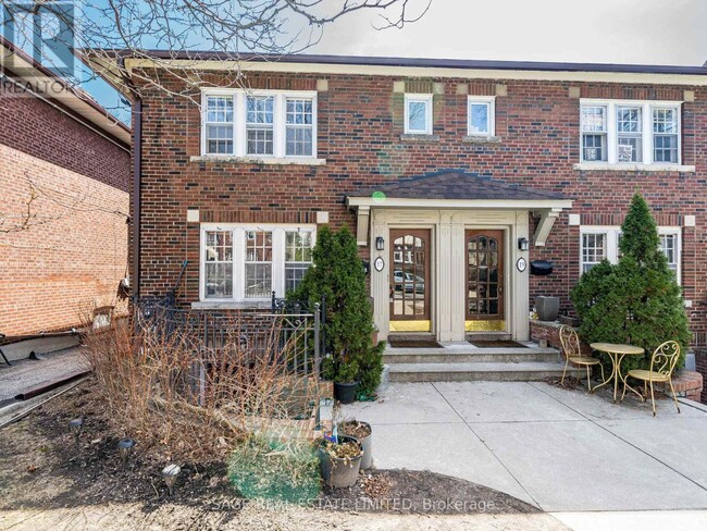 17 Castle View Ave in Toronto, ON - Building Photo - Building Photo