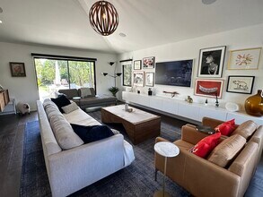 870 Rose Ave in Venice, CA - Foto de edificio - Building Photo