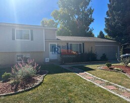 831 Winchester Dr in Fort Collins, CO - Building Photo