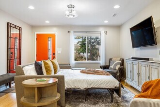 5241 33rd Ave S, Unit SI ID1035900P in Seattle, WA - Building Photo - Building Photo