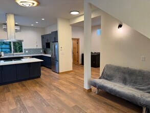 2213 Squalicum Mountain Rd in Bellingham, WA - Building Photo - Building Photo