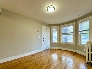 4069 Washington St, Unit 1 in Boston, MA - Foto de edificio - Building Photo