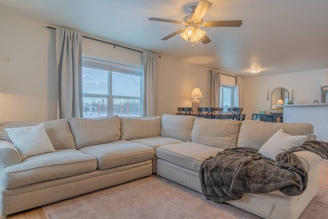 property at 673 W 4th Ave
