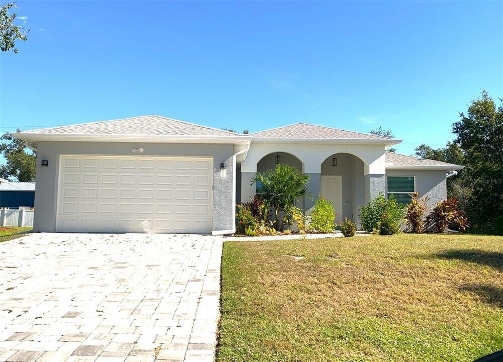 7410 Ellis Ln in Port Charlotte, FL - Building Photo
