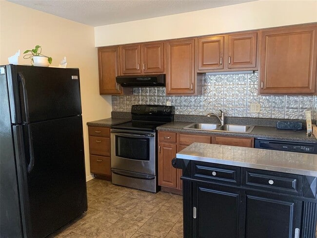 204 Callitris Ave in Polk City, FL - Building Photo - Building Photo