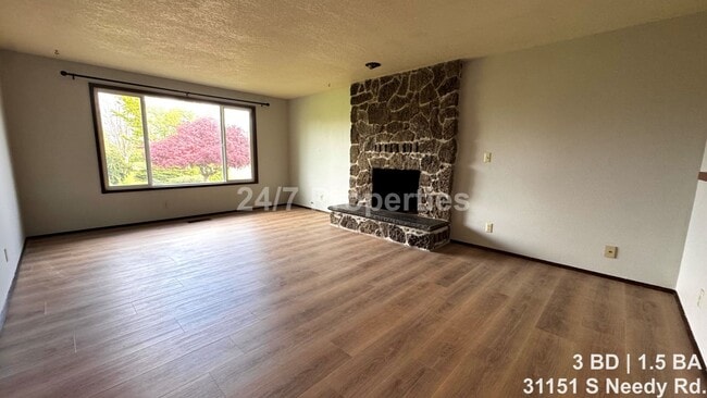 31151 S Needy Rd in Canby, OR - Foto de edificio - Building Photo