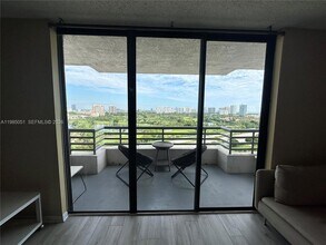 3300 NE 191st St, Unit 1711 in Aventura, FL - Building Photo - Building Photo