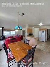 365 SW Pacific View St in Waldport, OR - Building Photo - Building Photo