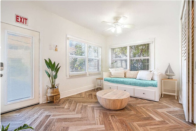 322 Oregon St, Unit SI FL1-ID1077064P in Hollywood, FL - Foto de edificio - Building Photo