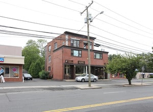 1145-1147 New Britain Ave in West Hartford, CT - Building Photo - Building Photo