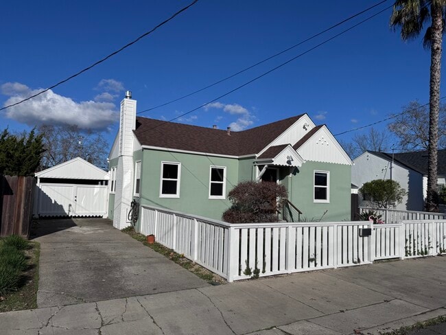 1136 Hayes St in Napa, CA - Building Photo - Building Photo