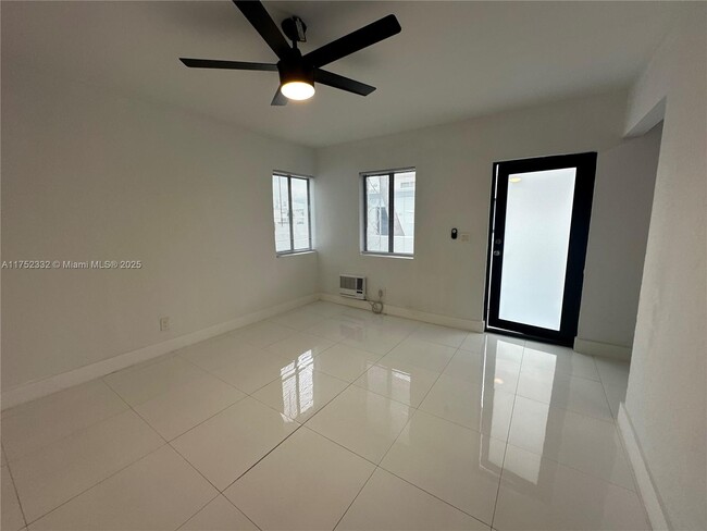 7935 Crespi Blvd in Miami Beach, FL - Building Photo - Building Photo