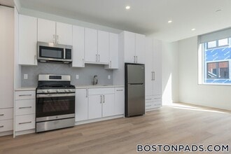 1127 Harrison Ave in Boston, MA - Building Photo - Building Photo