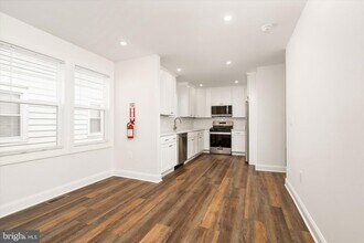 656 Schiller Ave in Trenton, NJ - Foto de edificio - Building Photo