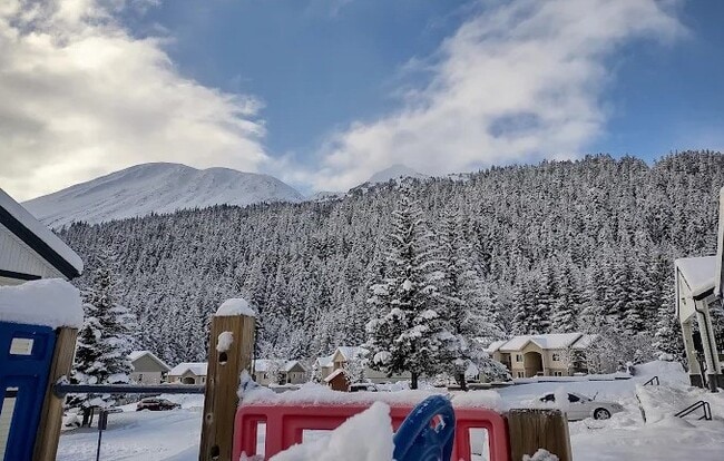 property at 1821 Swetmann Ave