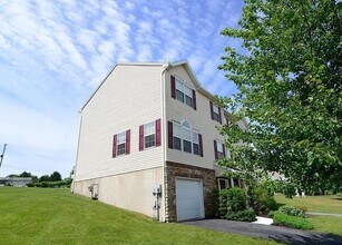 455 Madison Dr in Shrewsbury, PA - Building Photo - Building Photo
