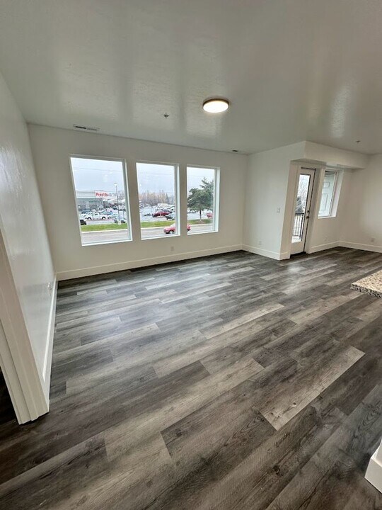 1575 Clear Creek Dr in Boise, ID - Building Photo