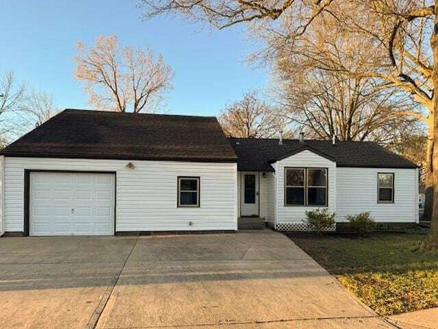 7601 Foster St in Overland Park, KS - Foto de edificio - Building Photo