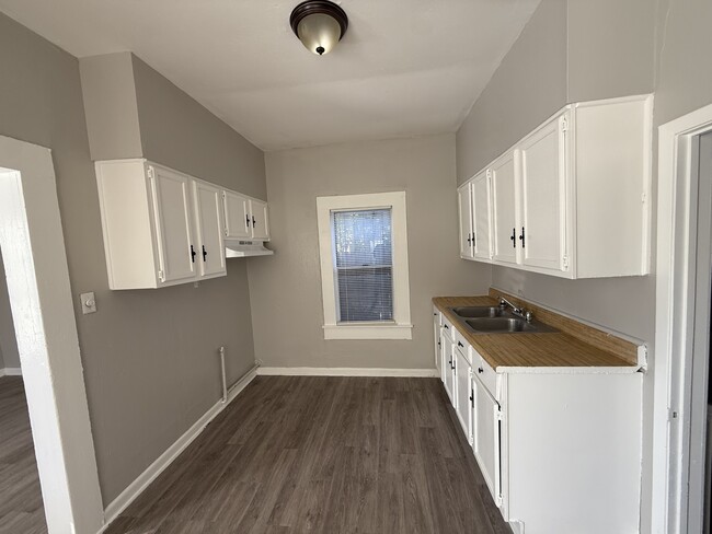 1817 San Luis St in San Antonio, TX - Building Photo - Building Photo