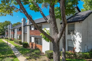 Villas at Chase Oaks in Plano, TX - Building Photo