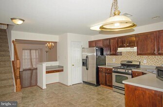 42815 Pilgrim Square in Chantilly, VA - Building Photo - Building Photo