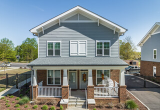 At The Park Apartments in Memphis, TN - Building Photo - Building Photo