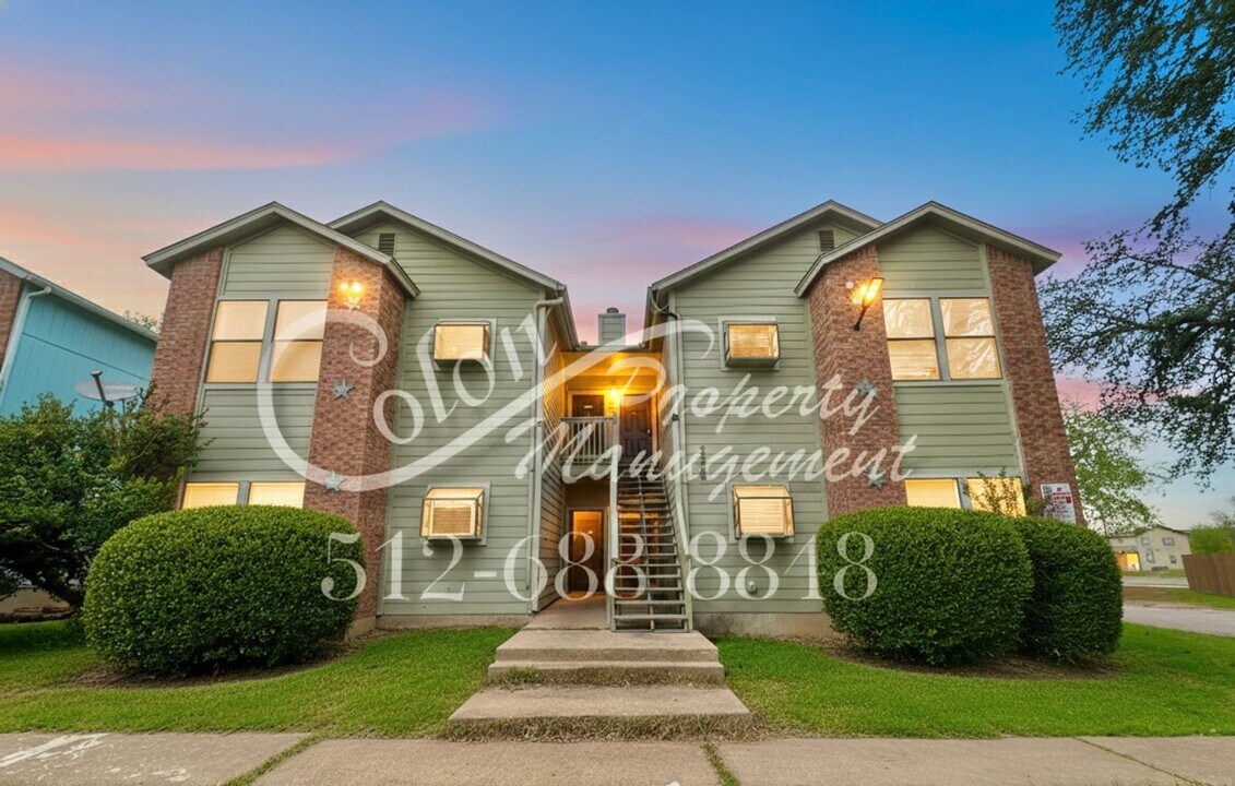 2407 W Slaughter Ln in Austin, TX - Building Photo